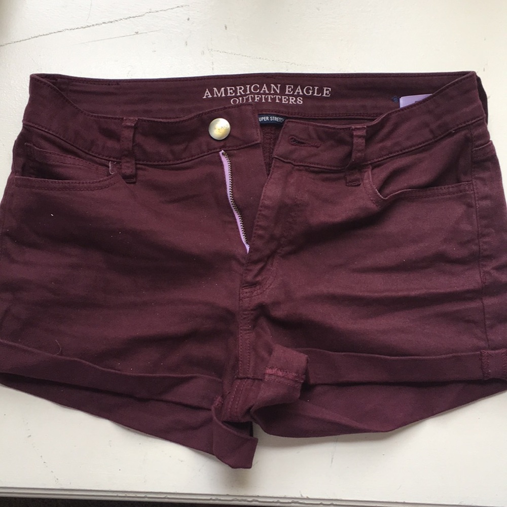 American Eagle maroon shorts